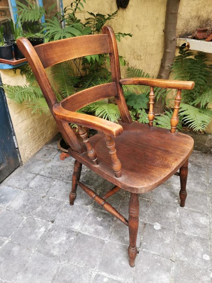 19de Eeuwse Engelse armleunstoel in massieve eik., Antiek en Kunst, Antiek | Meubels | Stoelen en Sofa's, Ophalen
