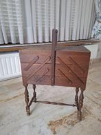 Travailleuse à couture vintage en bois – pieds tournés, Ophalen