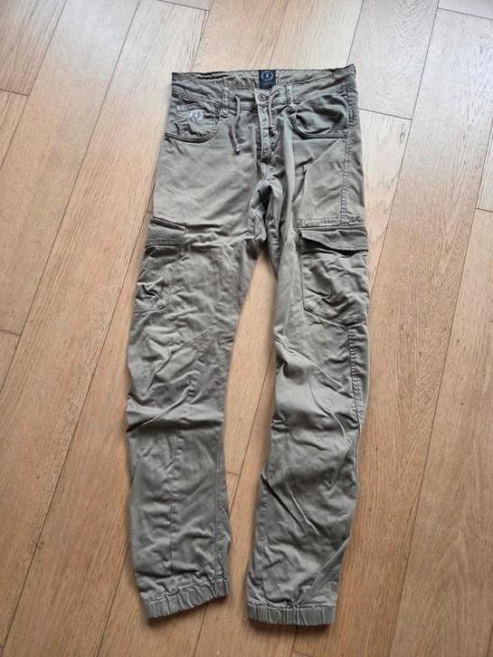 Kaki cargo broek le temps des cerises maat 18A, Kinderen en Baby's, Kinderkleding | Maat 176, Zo goed als nieuw, Jongen, Broek
