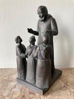 Beeld Pater Pio met monniken (28,5 cm), Verzamelen, Ophalen of Verzenden, Christendom | Katholiek, Zo goed als nieuw, Beeld(je)