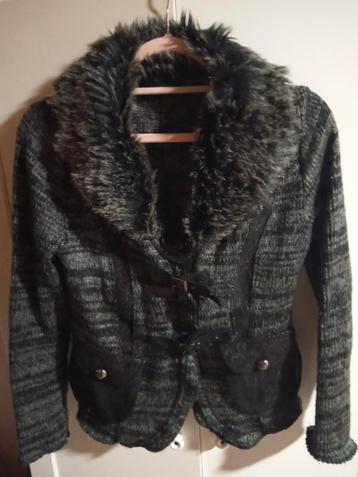 Dames vest beschikbaar voor biedingen