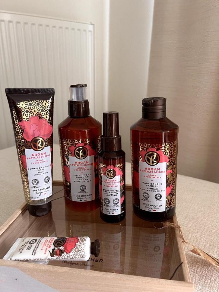 verzorgingsproducten Yves Rocher - Argan & pétales de rose, Handtassen en Accessoires, Uiterlijk | Lichaamsverzorging, Nieuw, Overige typen