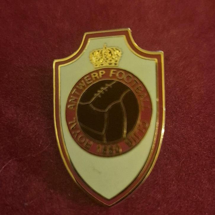 Voetbal pin R ANTWERP FC, Verzamelen, Sportartikelen en Voetbal, Ophalen