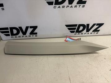 Stijlbekleding rechts-voor van een Volkswagen Tiguan beschikbaar voor biedingen