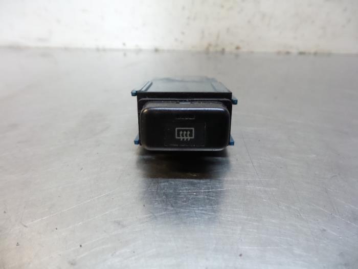 Commutateur chauffage vitre arrière d'un Toyota Carina (Car, Autos : Pièces & Accessoires, Tableau de bord & Interrupteurs, Toyota