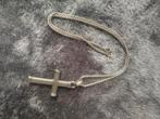 Tweemaal op mooie kruisketting, Handtassen en Accessoires, Kettingen, Ophalen of Verzenden, Zo goed als nieuw