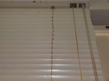 Luxaflex rolgordijn beschikbaar voor biedingen