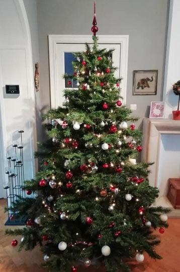 sapin de noel 250cm avec décoration  beschikbaar voor biedingen