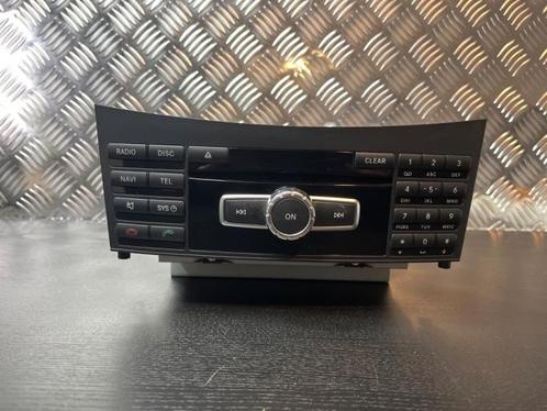 Radio van een Mercedes E-Klasse, Auto-onderdelen, Elektronica en Kabels, Mercedes-Benz, Gebruikt, 3 maanden garantie