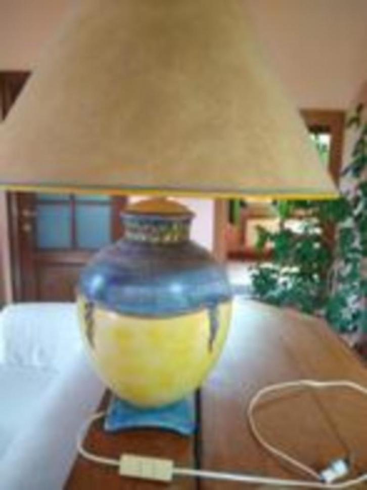 lampe en faïence ou poterie avec abat jour, Maison & Meubles, Lampes | Abat-jour, Comme neuf, 50 cm ou plus, Bleu, Autres couleurs