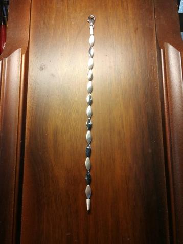 Zilveren armband deels gesatineerd deels gepolijst.  beschikbaar voor biedingen