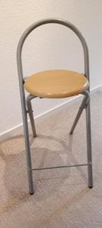 2 inklapbare barkrukken, Huis en Inrichting, Barkrukken, Ophalen, Met voetsteun, 60 tot 90 cm, Zo goed als nieuw