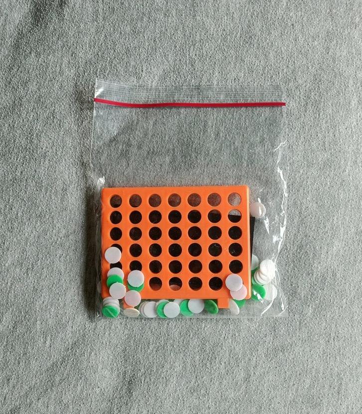 Gezelschapsspel - Vier op een rij - Ondersteuning - €2, Hobby en Vrije tijd, Gezelschapsspellen | Bordspellen, Gebruikt, Een of twee spelers