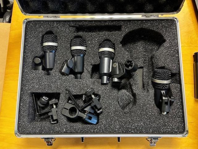 AKG D40 professionele dynamische drum/instrument microfoon, Muziek en Instrumenten, Microfoons, Zo goed als nieuw, Instrumentmicrofoon