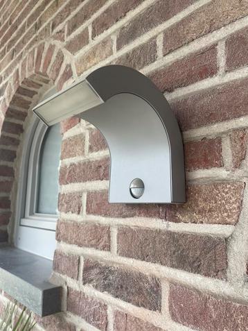 Buitenlamp LED met sensor beschikbaar voor biedingen