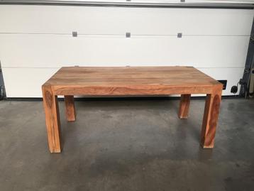 (97) Zware eettafel in teakhout beschikbaar voor biedingen