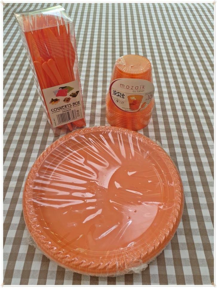 MOZAÏK - ENSEMBLE DE TABLE EN PLASTIQUE NEUF (50 pièces), Maison & Meubles, Cuisine | Vaisselle, Neuf, Service complet, Uni, Autres matériaux