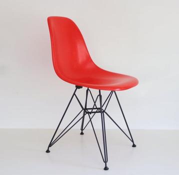 Vitra Eames fiberglas stoel beschikbaar voor biedingen