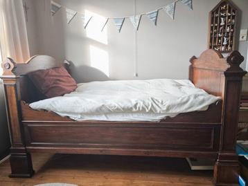 Massief houten bed
 beschikbaar voor biedingen