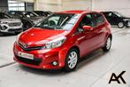 Toyota Yaris 1.0i VVT-i Comfort -NAVIGATIE / BLUETOOTH / CAM, Autos, Rouge, Euro 5, Achat, 998 cm³