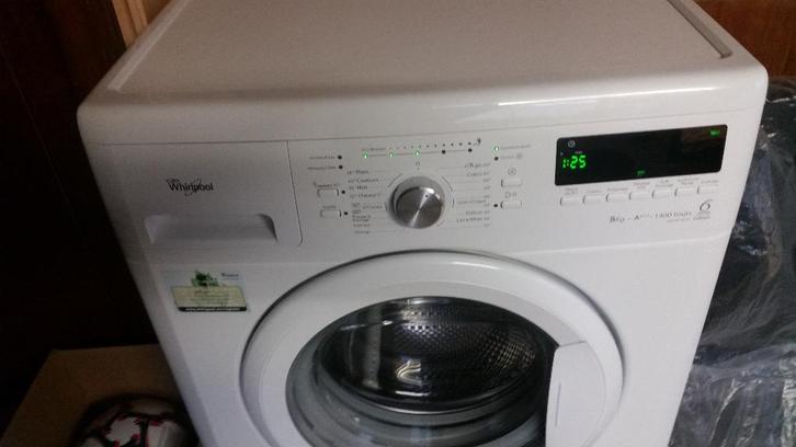 Lave-linge WHIRLPOOL 6ème Sens Couleurs, Electroménager, Lave-linge, Comme neuf, 6 à 8 kg, 1200 à 1600 tours, Classe énergétique A ou plus économe