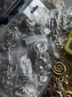 Groot lot allerhande materiaal, hangers, bedels en kettingen, Ophalen of Verzenden, Zo goed als nieuw