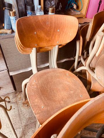 Vintage houten schoolstoelen en stapelstoelen prima staat