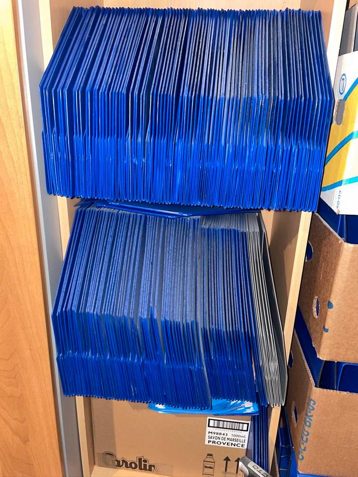 Pak van 100 Esselte blauwe A4-archiefdozen, Zakelijke goederen, Kantoor en Winkelinrichting | Magazijn, Stelling en Opslag, Ophalen of Verzenden