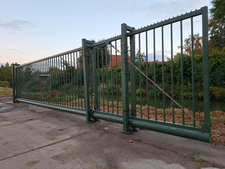 Nette vrijdragende schuifpoort, Tuin en Terras, Tuinpoorten, Zo goed als nieuw, Schuifpoort, Ophalen