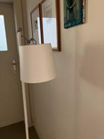 Witte mooie staande lamp, Huis en Inrichting, Lampen | Vloerlampen, Ophalen, Zo goed als nieuw