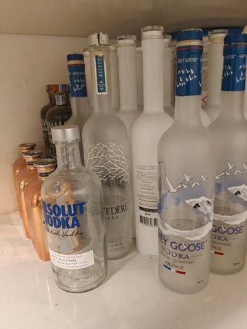 Bouteilles de vodka/gin ouvertes, Enlèvement ou Envoi