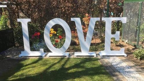 Grote letters Love en Mr&Mrs te huur, Hobby en Vrije tijd, Feestartikelen | Verhuur, Ophalen