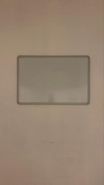 White board x2  beschikbaar voor biedingen