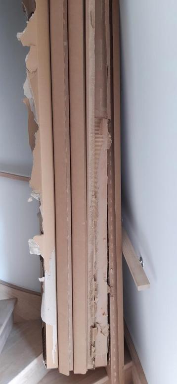 gratis grote karton + dozen +/- 2m x 60cm beschikbaar voor biedingen