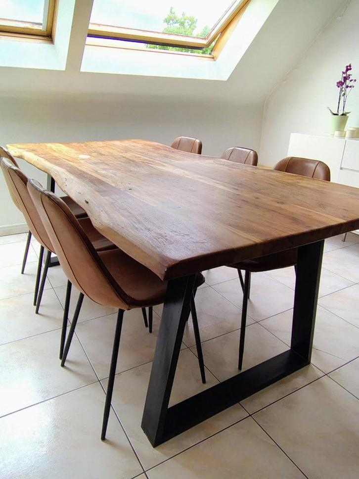 Eetkamer van massief hout en leren stoelen, Huis en Inrichting, Complete eetkamers, Zo goed als nieuw, 6 tot 8 stoelen, Ophalen