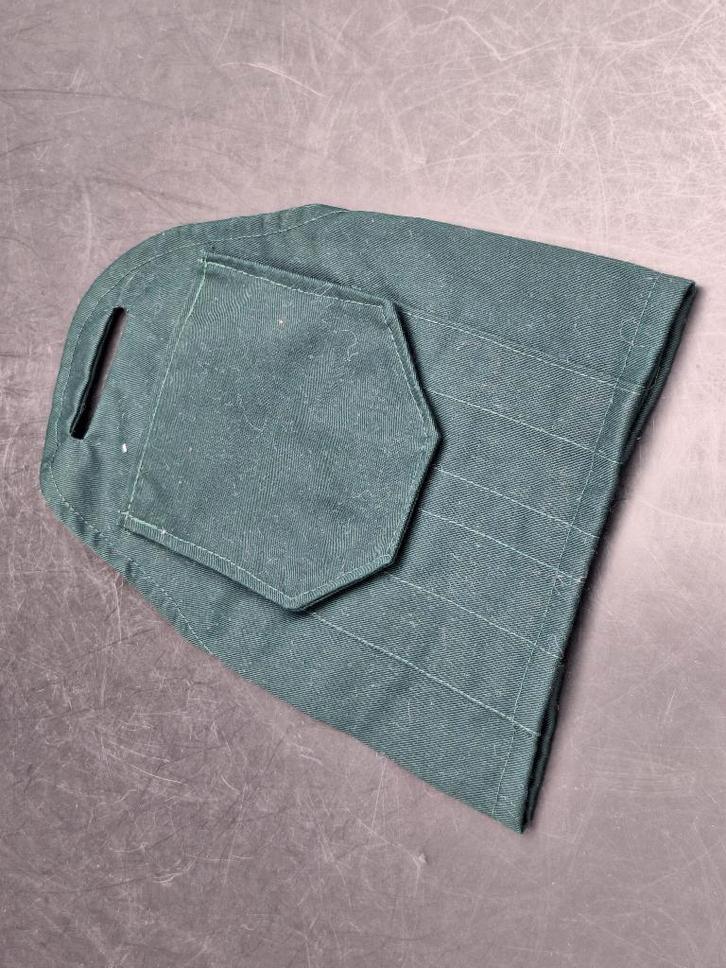 oude groene penhouder Belgisch leger 1980, Verzamelen, Militaria | Algemeen, Landmacht, Kleding of Schoenen, Ophalen of Verzenden