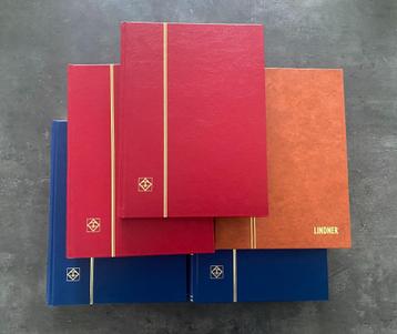 Vijf postzegelalbums beschikbaar voor biedingen
