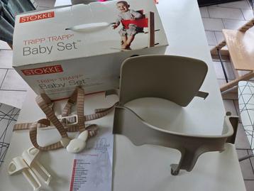 Stokke Baby Set en harnasjevoor Tripp trapp stoel beschikbaar voor biedingen