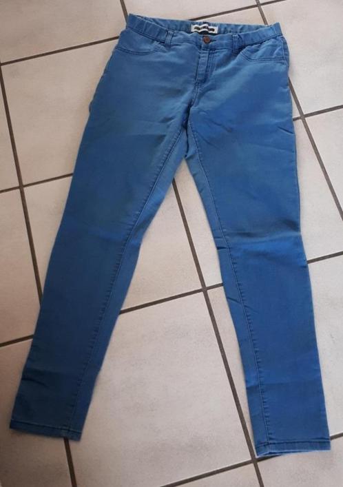 Noisy May - Jeans bleached - jeansmaat 32 - stretch, Kleding | Dames, Spijkerbroeken en Jeans, Zo goed als nieuw, W30 - W32 (confectie 38/40)