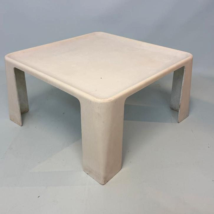 Salontafel toegeschreven aan B&B Italia, Tuin en Terras, Tuinsets en Loungesets, Gebruikt, Tuinset, Overige materialen, 2 zitplaatsen