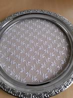 Nieuw vintage taartschotel, Enlèvement