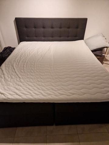 Matras topper  beschikbaar voor biedingen