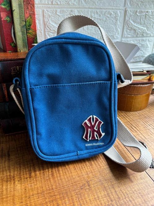 New York Yankees Heuptasje – MLB Licensed, Handtassen en Accessoires, Tassen | Schoudertassen, Zo goed als nieuw, Overige merken