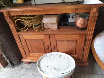 Tv kastje beschikbaar voor biedingen