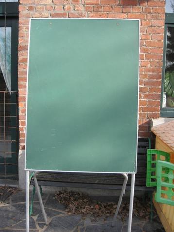 Vintage 90' groen schoolbord. Afmetingen: 74 x 102 cm. 
