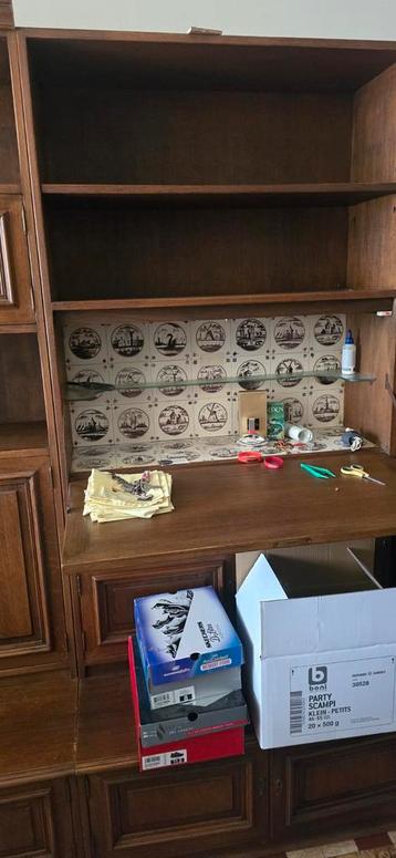 Volledige set kasten.  beschikbaar voor biedingen