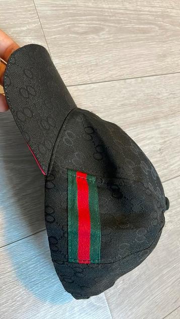 Gucci pet beschikbaar voor biedingen