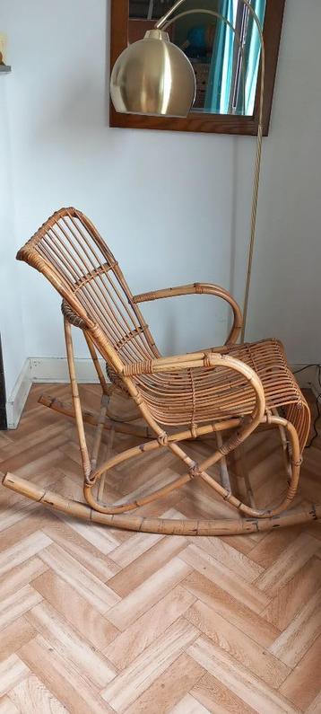 Bamboe / rotan Schommelstoel beschikbaar voor biedingen