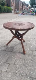 Table africaine en bois massif., Ophalen