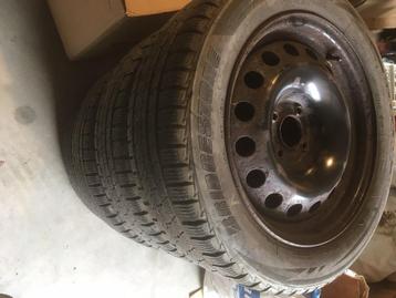 4 pneus hiver 205/55/16 + 4 jantes beschikbaar voor biedingen